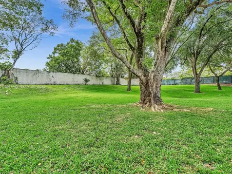 1958 E Discovery Circle E Deerfield Beach FL 33442