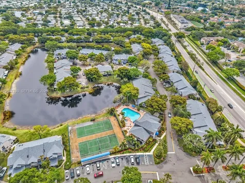1958 E Discovery Circle E Deerfield Beach FL 33442