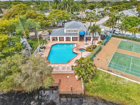 1958 E Discovery Circle E Deerfield Beach FL 33442