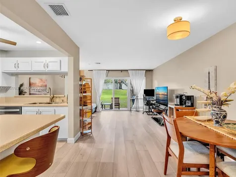 1958 E Discovery Circle E Deerfield Beach FL 33442