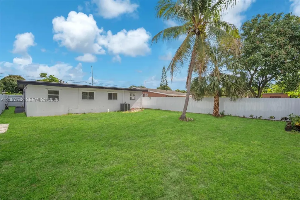 2572 NW 20th Street Fort Lauderdale FL 33311