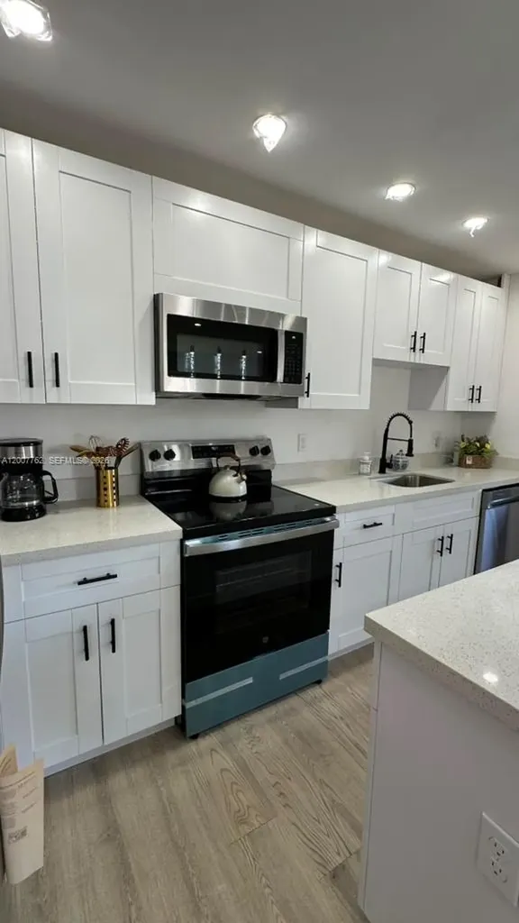 2572 NW 20th Street Fort Lauderdale FL 33311