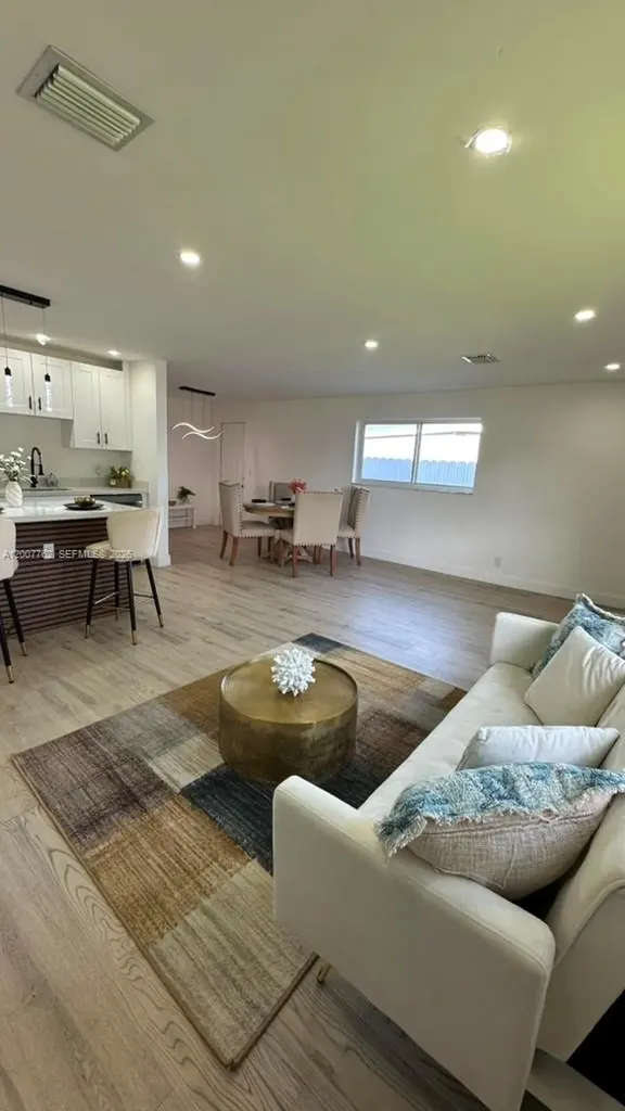 2572 NW 20th Street Fort Lauderdale FL 33311