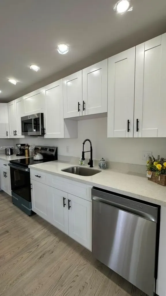 2572 NW 20th Street Fort Lauderdale FL 33311