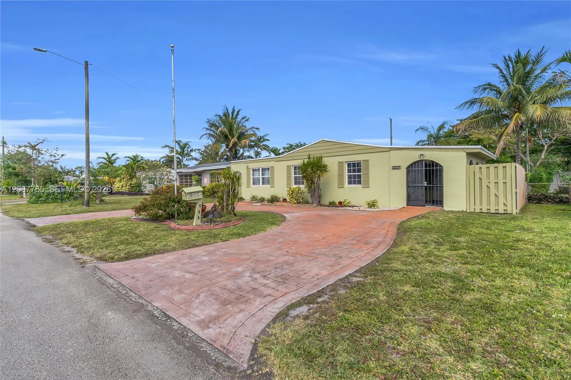 921 N 31st Court Hollywood FL 33021