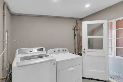 921 N 31st Court Hollywood FL 33021