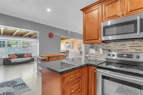 921 N 31st Court Hollywood FL 33021