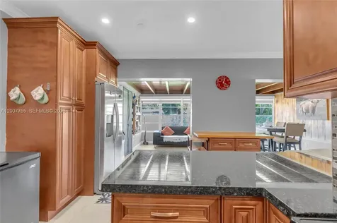 921 N 31st Court Hollywood FL 33021