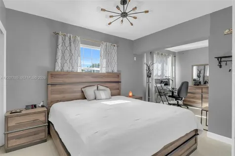 921 N 31st Court Hollywood FL 33021