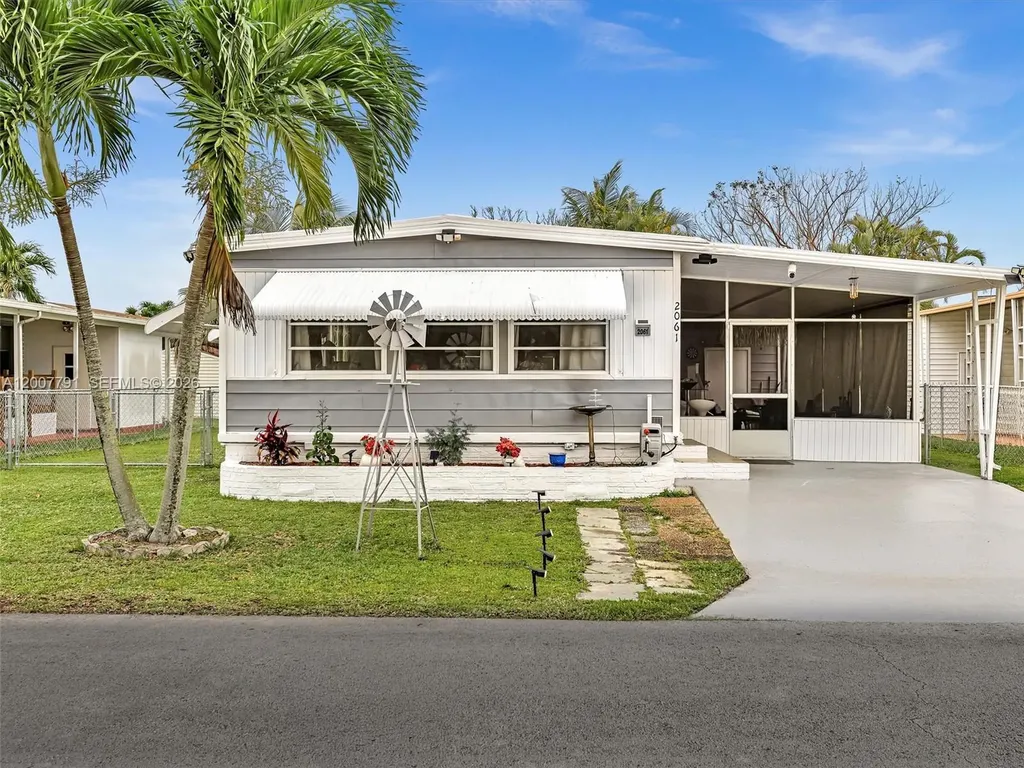 2061 SW 83rd Avenue Davie FL 33324