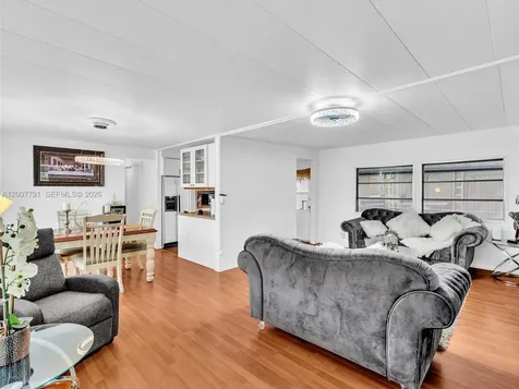 2061 SW 83rd Avenue Davie FL 33324