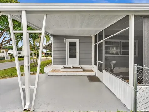 2061 SW 83rd Avenue Davie FL 33324