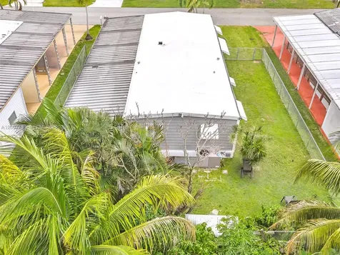 2061 SW 83rd Avenue Davie FL 33324