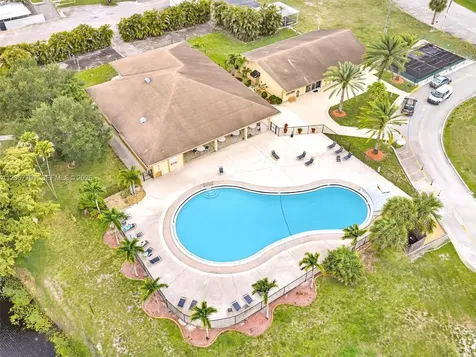 2061 SW 83rd Avenue Davie FL 33324