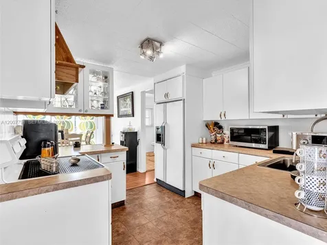 2061 SW 83rd Avenue Davie FL 33324