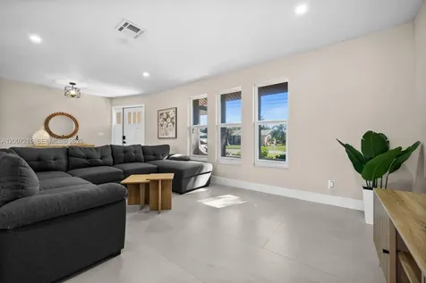 117 SE 40 Terrace Cape Coral FL 33904