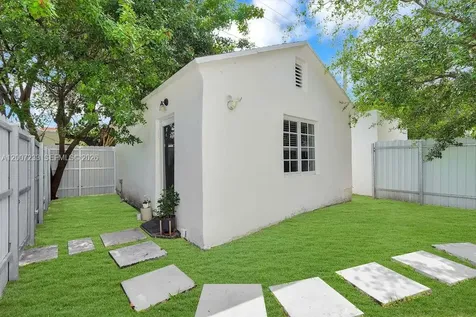 570 NW 48th Street Miami FL 33127