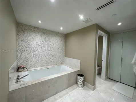 17121 Collins Avenue Sunny Isles Beach FL 33160