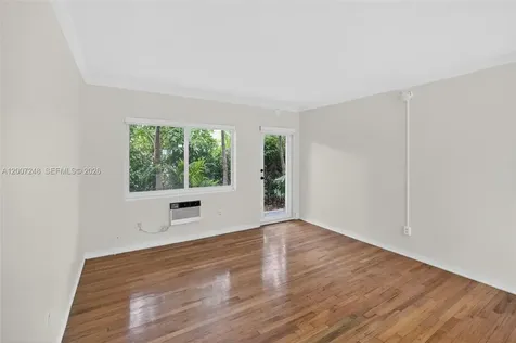 428 Collins Avenue Miami Beach FL 33139