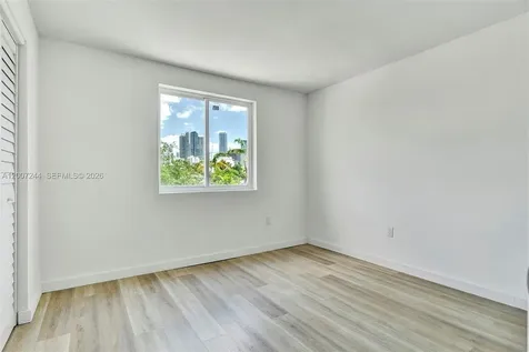 620 SW 10th Street Miami FL 33130