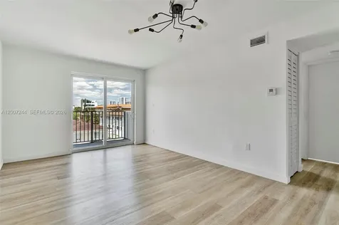 620 SW 10th Street Miami FL 33130