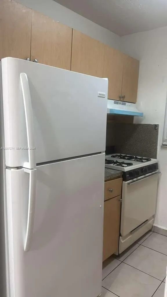 1655 W 44th Place Hialeah FL 33012