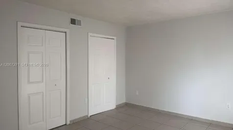 1655 W 44th Place Hialeah FL 33012