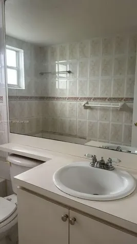 1655 W 44th Place Hialeah FL 33012