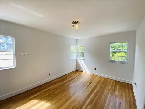 6881 Bay Drive Miami Beach FL 33141