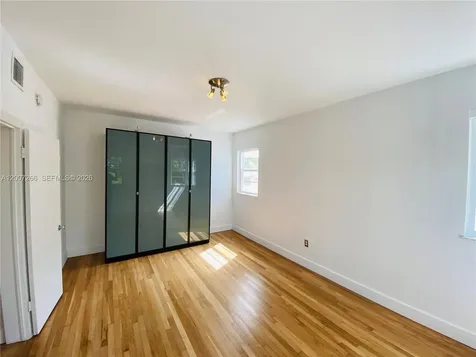 6881 Bay Drive Miami Beach FL 33141
