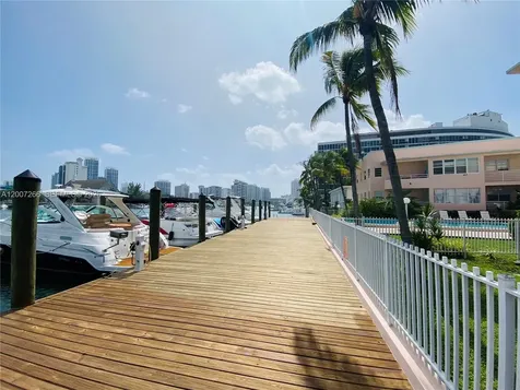 6881 Bay Drive Miami Beach FL 33141