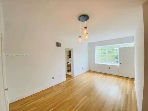 6881 Bay Drive Miami Beach FL 33141