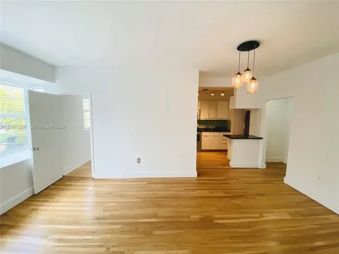 6881 Bay Drive Miami Beach FL 33141