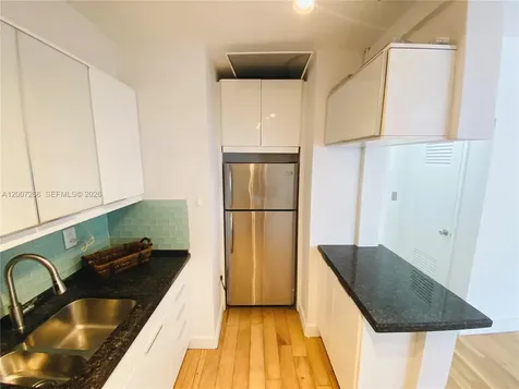 6881 Bay Drive Miami Beach FL 33141