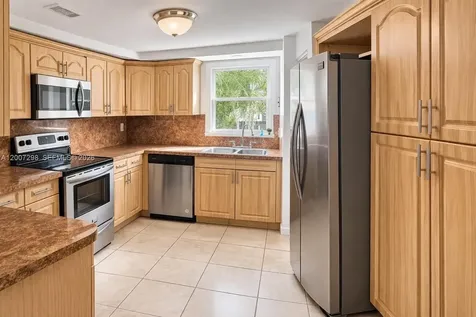 6713 SW 112th Court Miami FL 33173