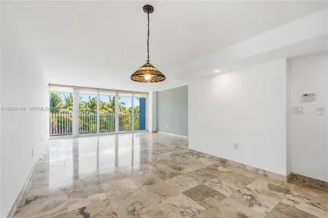 7824 Collins Avenue Miami Beach FL 33141
