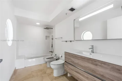 7824 Collins Avenue Miami Beach FL 33141