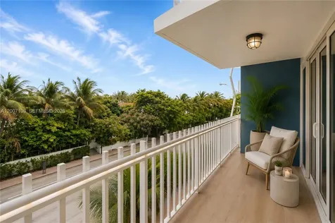 7824 Collins Avenue Miami Beach FL 33141