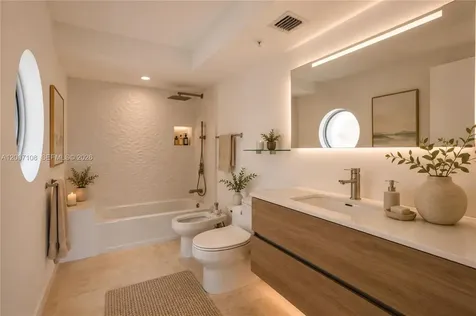 7824 Collins Avenue Miami Beach FL 33141