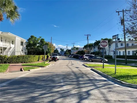 2250 Bay Drive Miami Beach FL 33141