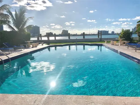 2250 Bay Drive Miami Beach FL 33141