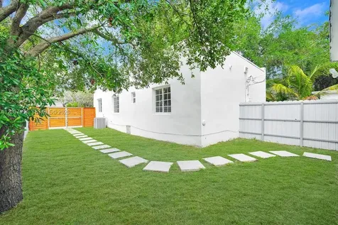 570 NW 48th Street Miami FL 33127