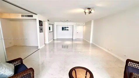 6039 Collins Avenue Miami Beach FL 33140