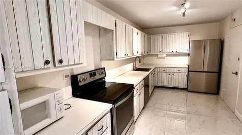 6039 Collins Avenue Miami Beach FL 33140