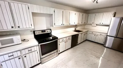 6039 Collins Avenue Miami Beach FL 33140