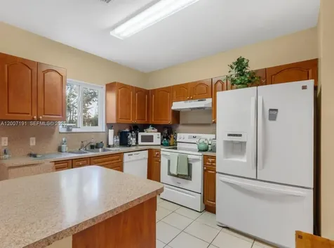 8546 SW 214th Way Cutler Bay FL 33189