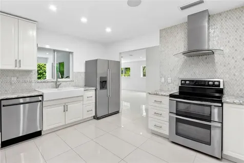 5106 S Le Jeune Road Coral Gables FL 33146