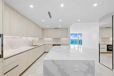 100 S Pointe Drive Miami Beach FL 33139