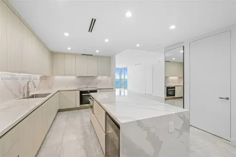100 S Pointe Drive Miami Beach FL 33139