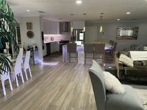 428 N Crescent Drive Hollywood FL 33021